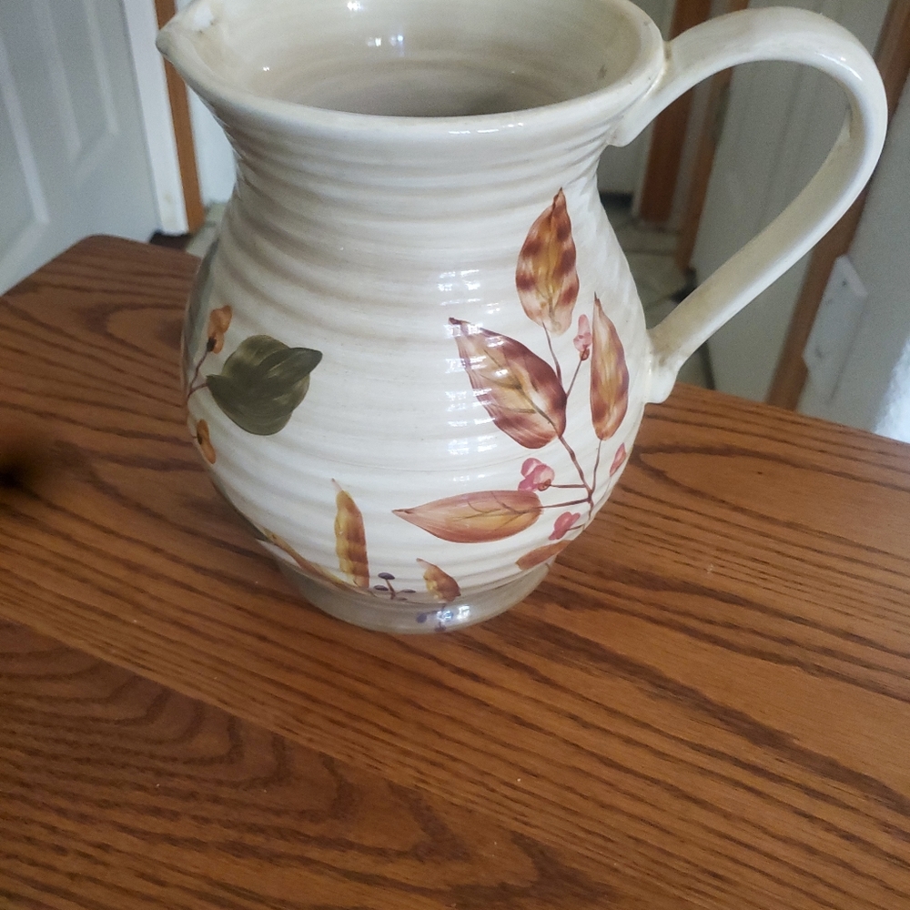 Home trends pitcher Leaf Motif 8” Tall 96oz No Chips Or Cracks